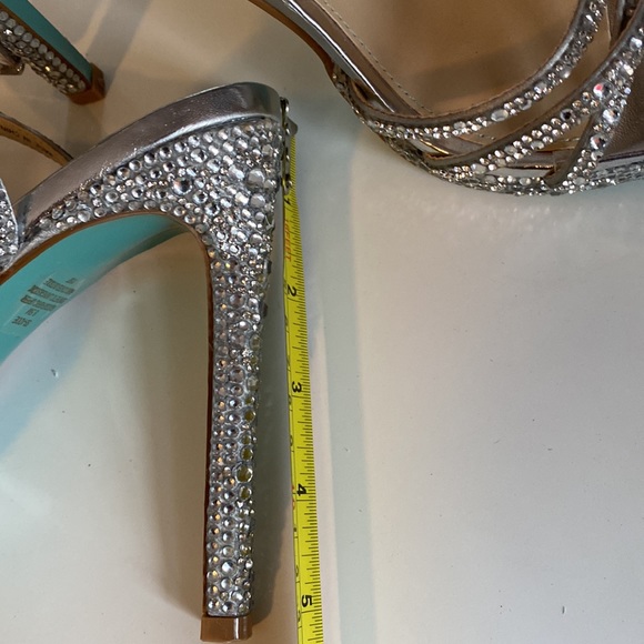 Betsey Johnson Adde Blue Rhinestone Pump. Size 81/2 NWOT - Picture 11 of 14